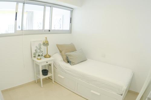 מיטה או מיטות בחדר ב-Sunny Sea View Accommodation Gran Canaria