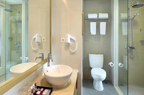 Bathroom sa Mercure Bandung Nexa Supratman