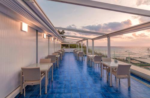 a restaurant with a view of the ocean at Hotel Cava Dell'Isola in Ischia