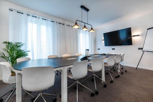 an office meeting room with a conference table and chairs at Hôtel de Bellevue Paris Gare du Nord in Paris