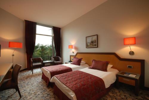 Кровать или кровати в номере Hotel Hegsagone Marine Asia