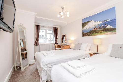 Gallery image of 3 Queens Gardens Sea View Apartment in Eastbourne