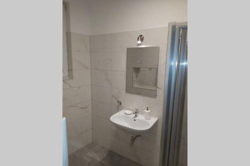 Lovely new 2 bedroom near hannovamarkt