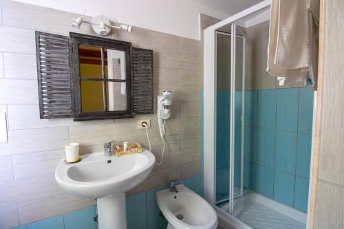 a bathroom with a sink and a toilet and a mirror at Villa Nicodemo in Paestum