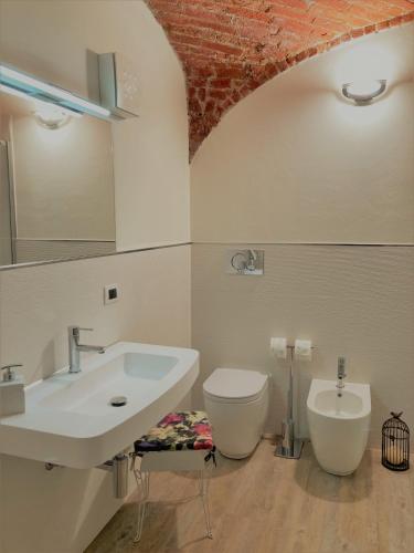 a bathroom with a sink and a toilet at La Morra Suite in La Morra