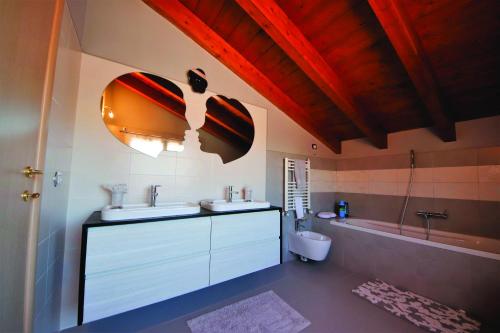 A bathroom at La Casa Della Volpe