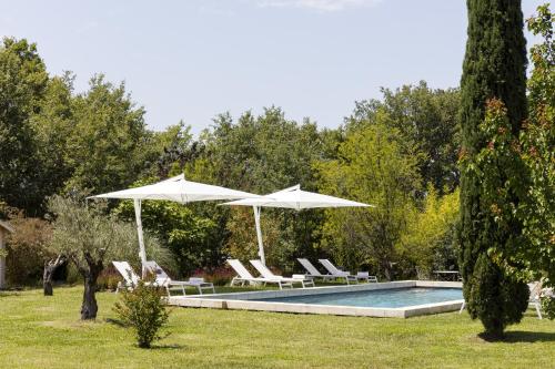 Gallery image of Les Chambres Romantiques - JACUZZI Privatif, Domaine Aixois d'exception in Aix-en-Provence