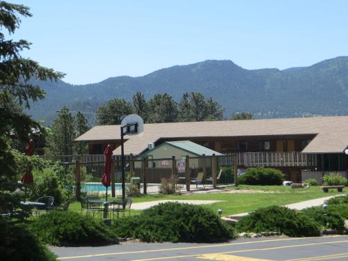 a resort building with a basketball hoop in front of it at Blue Door Inn in Estes Park