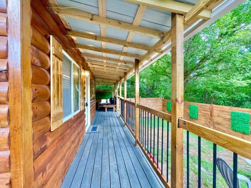 New Tiny cabin Hot tub Firepit Fenced yard photo 28