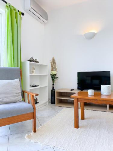 TV o dispositivi per l'intrattenimento presso CASA AQUA - Carvoeiro - WiFi, Terrace & BBQ