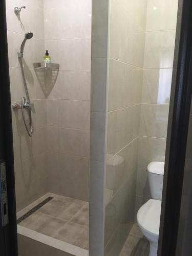 Salle de bains dans l'établissement Moyenne Apart Hotel