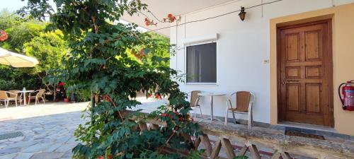 Το κτήριο όπου στεγάζεται  το ξενοδοχείο διαμερισμάτων