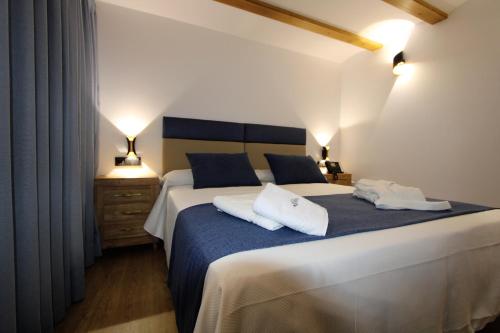 Postel nebo postele na pokoji v ubytování HOTEL MIRADOR DE ALEDO