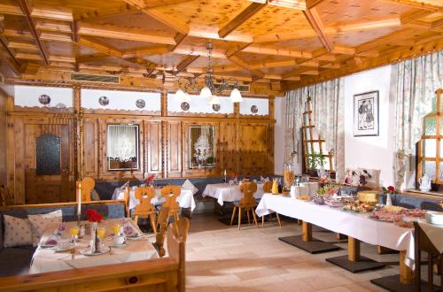 Restaurant o un lloc per menjar a Hotel Landgasthof zum Kaffelstein