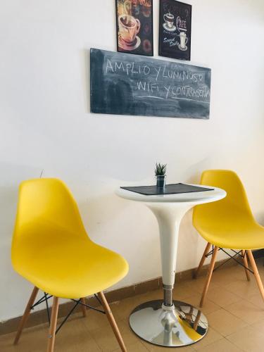 Imagen de la galería de AMANECER Rent Apart - Tú Hogar! Amplio y Luminoso con Desayuno, en Junín