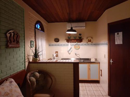 Virtuvė arba virtuvėlė apgyvendinimo įstaigoje Pousada Estrela do Mar