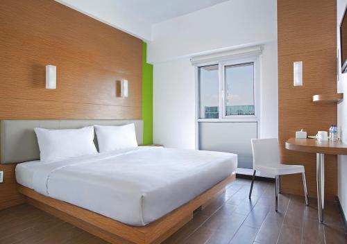 מיטה או מיטות בחדר ב-Amaris Hotel Malang