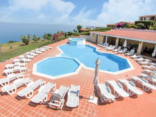 Apartment in Parghelia with terrace and sun loungers