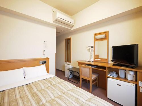 Llit o llits en una habitació de Hotel Route-Inn Nagaoka Inter