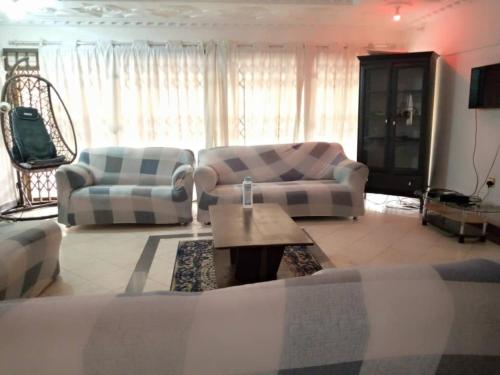 Prostor za sedenje u objektu Impeccable 2-Bed Apartment in Kumasi Ashanti