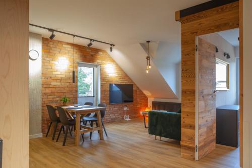 Televízia a/alebo spoločenská miestnosť v ubytovaní Apartament City Center Modern Loft 6 - bezpłatny parking