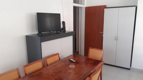 a room with a wooden table with a television on it at Apartman PETI PUK in Valjevo