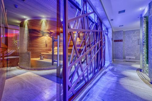 Majestic Hotel photo 3