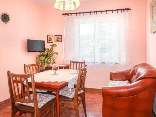 TV a/nebo společenská místnost v ubytování Apartment Manestar-2 by Interhome