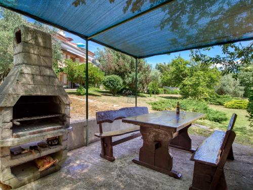 
BBQ facilities available to guests at the apartment
