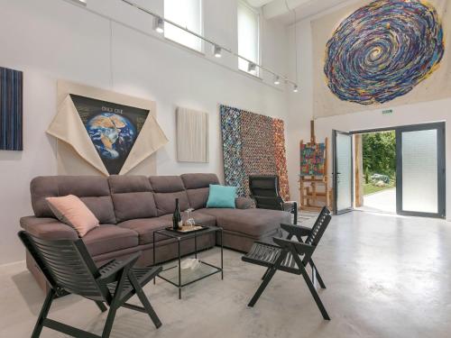 Ruang duduk di Villa Studio Gallery Bura by Interhome