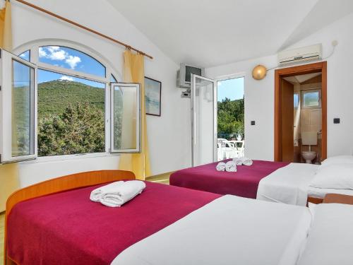 Posteľ alebo postele v izbe v ubytovaní Apartment Rubin-4 by Interhome