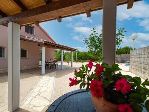 Balkón alebo terasa v ubytovaní Holiday Home Nina by Interhome