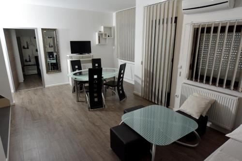 a living room with a table and a dining room at Apartmani i Bungalovi TROJKA in Banja Luka