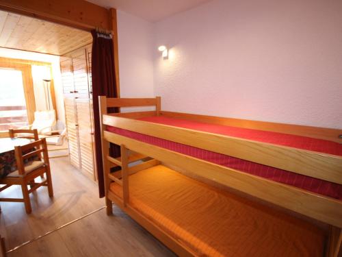 a room with a bunk bed with a table and a chair at Studio Les Saisies, 1 pièce, 4 personnes - FR-1-293-230 in Les Saisies