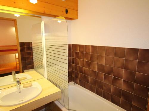 a bathroom with a sink and a shower at Studio Les Saisies, 1 pièce, 4 personnes - FR-1-293-230 in Les Saisies