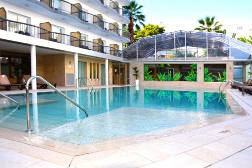 a large swimming pool in front of a building at Hotel Helios Lloret in Lloret de Mar