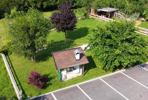 an overhead view of a small house in the grass at Appartamenti Sissi in Commezzadura