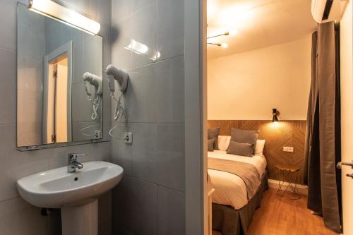 Koupelna v ubytování SUITES YOU Gran Vía