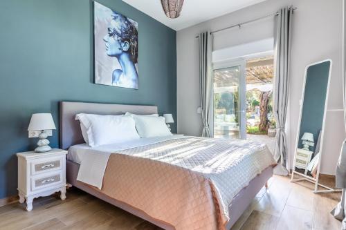 Ένα ή περισσότερα κρεβάτια σε δωμάτιο στο Artemis' Garden