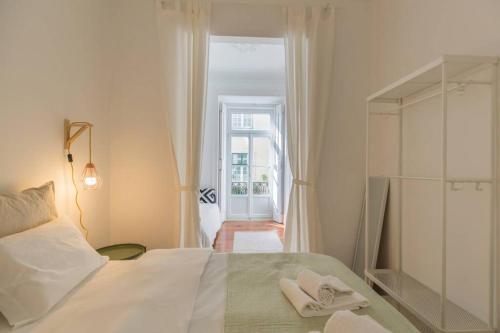 135 A - Stay in Tranquil Flat in Alfama near Sé and Castle