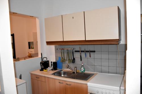 Kuchyň nebo kuchyňský kout v ubytování Apartments in Vienna near Schönbrunn & Westbahnhof - Keyless Check-In
