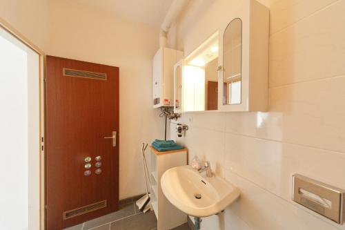 Koupelna v ubytování Apartments in Vienna near Schönbrunn & Westbahnhof - Keyless Check-In