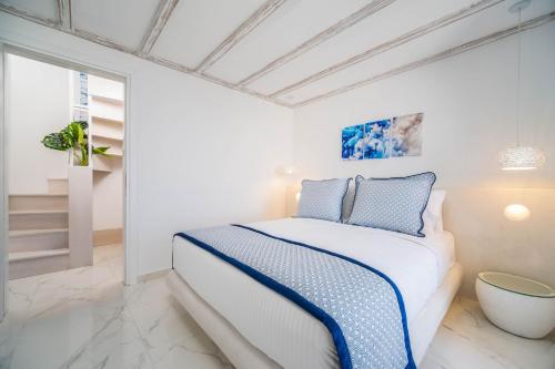 Ένα ή περισσότερα κρεβάτια σε δωμάτιο στο Kyklos Villas - luxury villas with private pool