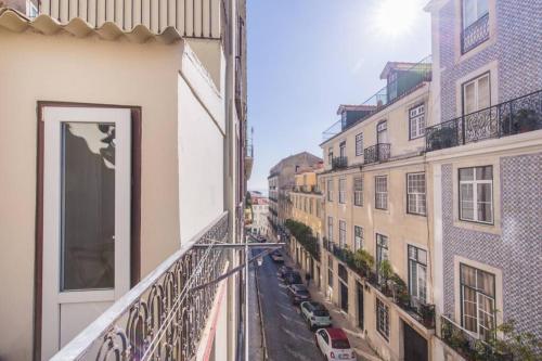 135 B - Alfama Renovated Charming Historic Flat near Baixa