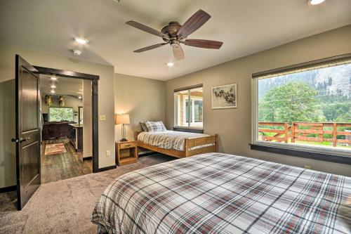 Un dormitorio con una cama y un ventilador de techo. en Grand Slam Ranch Hike and Fly Fish On-Site!, en McLeod