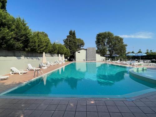 a large swimming pool with chairs and umbrellas at TALEN OTEL in Istanbul