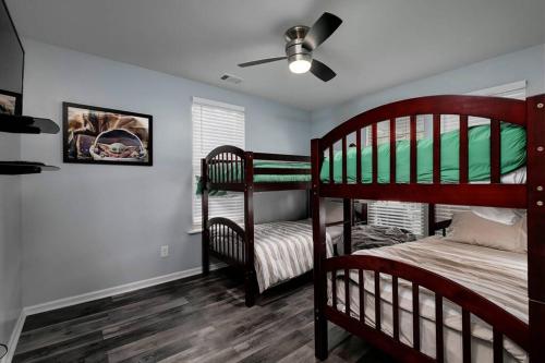 a bedroom with two bunk beds and a ceiling fan at Relaxing Luxury Near Airport & Downtown Atlanta in Atlanta