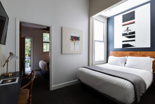 The Metro Hotel Image