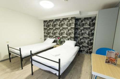 a bedroom with a bed and a desk at Kings Inn City Hostel in Alkmaar