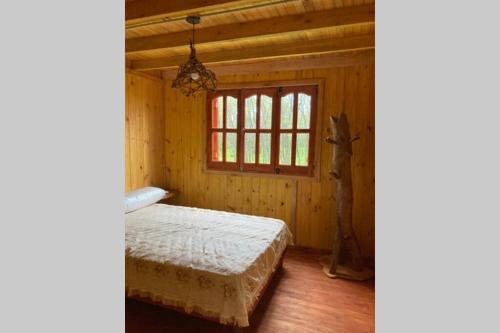 Postel nebo postele na pokoji v ubytování Cabaña entre los arboles encantadora